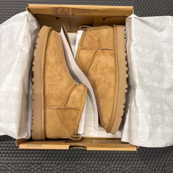 UGG Cozy Shearling Lined Footwear - Picture 7 of 8